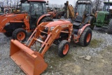 Kubota B3350 SU tractor with loader
