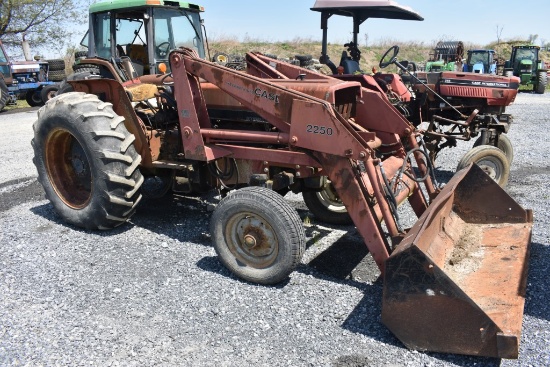 International 585 Tractor with Loader