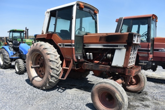 International 986 Tractor