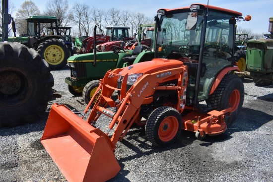 Kubota B3350 Tractor with Loader and Mower Deck