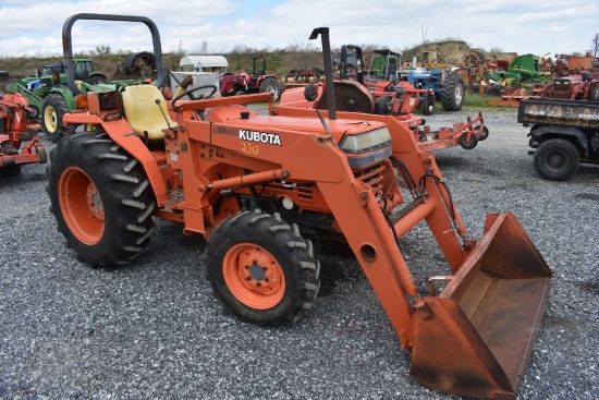 Kubota L3450 Tractor with Loader