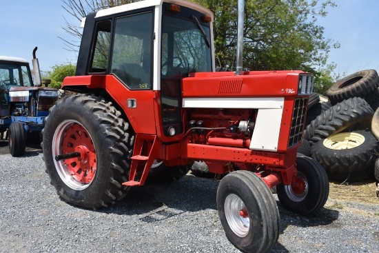 International 986 Tractor