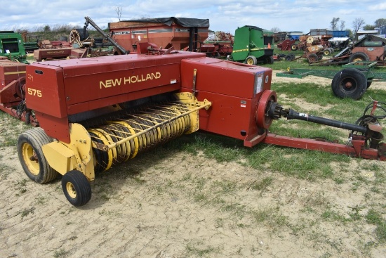 New Holland 575 Square Baler