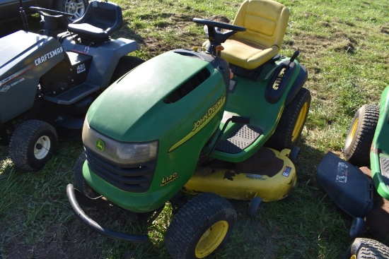 John Deere L120 Lawn Tractor