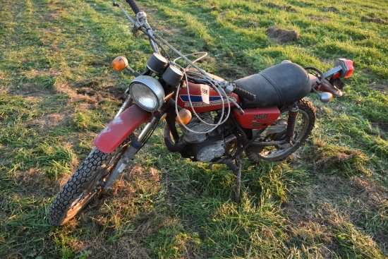 Suzuki 250 Dirt Bike