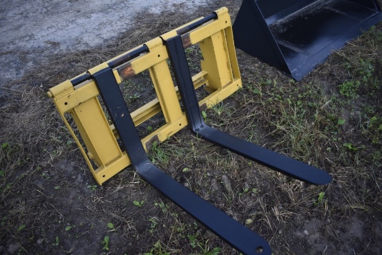 Set Of Skidsteer Pallet Forks For Old Style New Holland Attach
