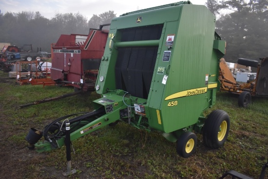 John Deere 458 Round Baler