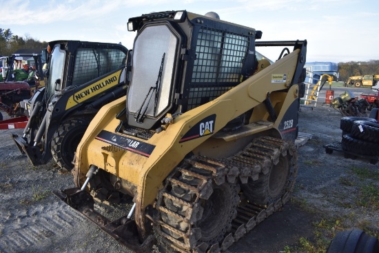 CAT 252B Skidsteer with Metal Tire Tracks