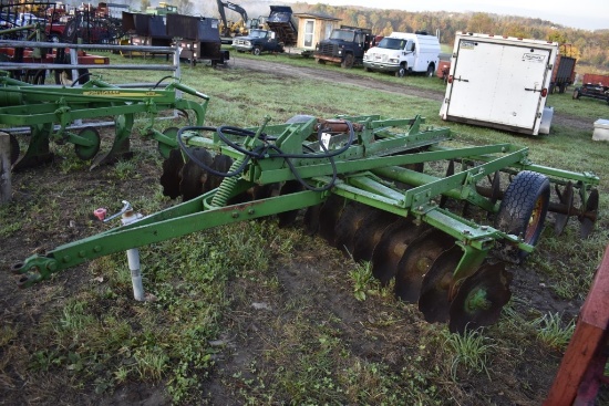 Tow Behind 9' Disc With hydraulic Lift Transport
