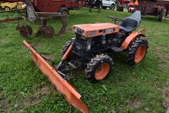 Kubota B6000 Tractor with Front Blade