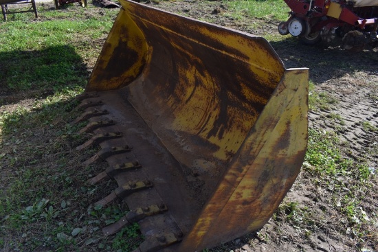 9' Wide Tooth Bucket