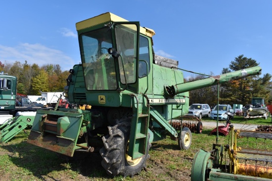 John Deere 3300 Self Propelled Combine
