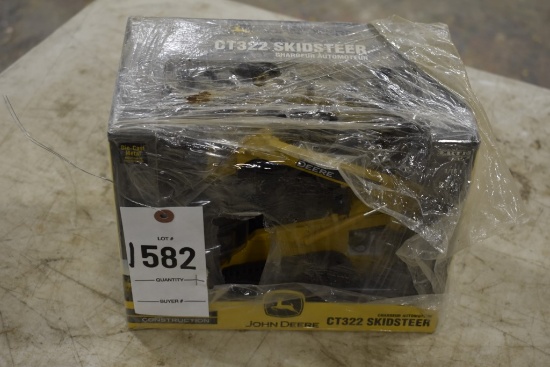 ERTL John Deere CT322 Skidsteer