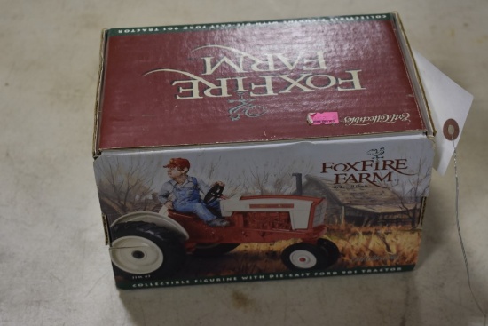 ERTL Foxfire Farm Ford 901 Tractor