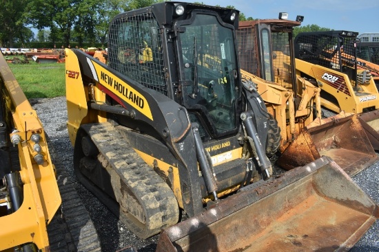 New Holland C227 Skidsteer with Tracks