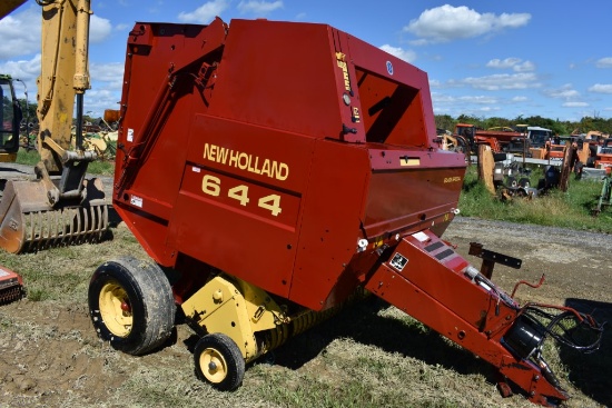 New Holland 644 Round Baler