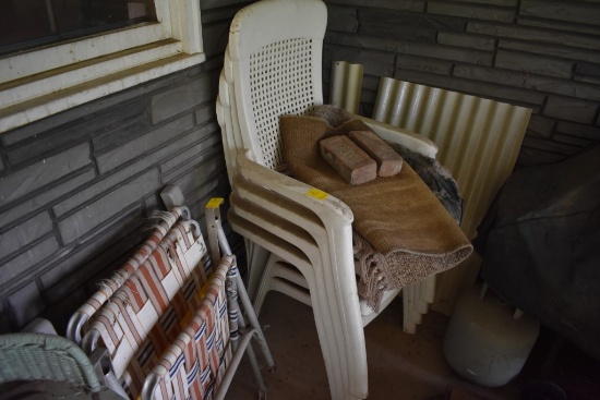 4 Plastic Chairs and 2 folding beach Chairs