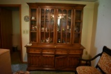 Beautiful Oak China Closet/hutch