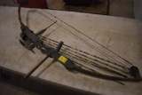 Camo Compound Bow with 5 Broadhead Arrows