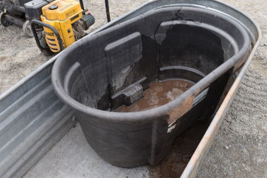 100 Gallon Rubbermaid Tub