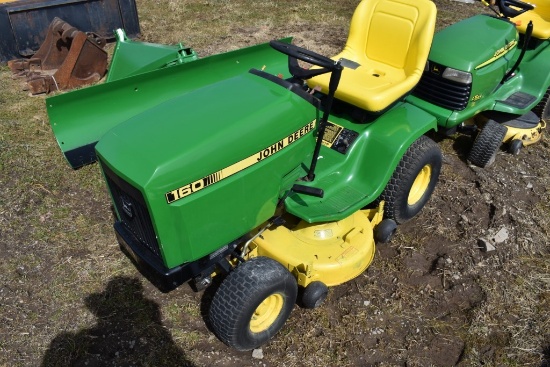 John Deere 160 Lawn Tractor