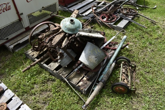 Pallet of Misc Farm Items