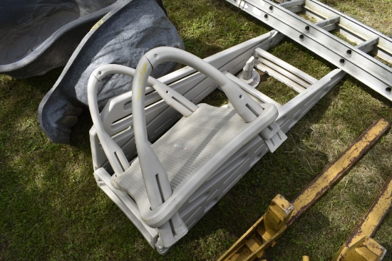 Confer Plastics Model 7200 Pool Ladder