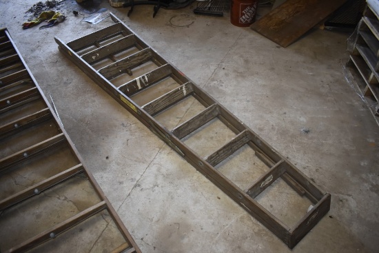 9' Wooden Step Ladder
