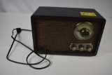 Victrola AM/FM Radio