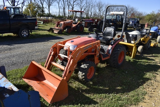 Kubota B2620 Loader Tractor