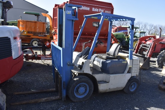 CAT DP20 Fork Lift