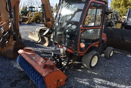 Kubota F2690 Street Broom Tractor