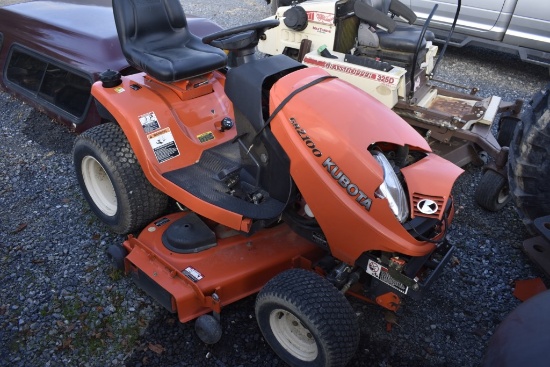 Kubota GR2100 Lawn Tractor