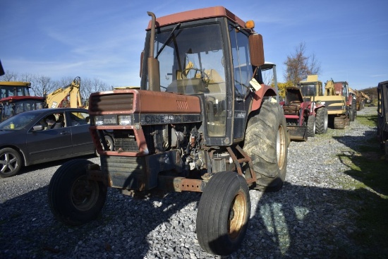 Case International 885XL Tractor