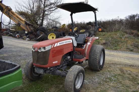 Massey Ferguson 1652 Tractor