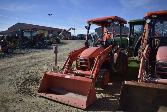 Kubota B26 Backhoe Loader Tractor