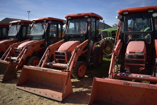 Kubota B26 Backhoe Loader Tractor