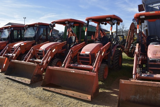 Kubota B26 Backhoe Loader Tractor