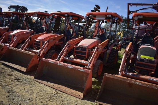 Kubota B26 Backhoe Loader Tractor