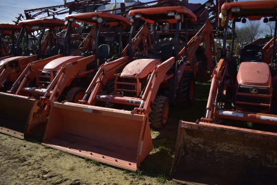 Kubota B26 Backhoe Loader Tractor