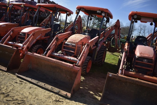 Kubota B26 Backhoe Loader Tractor