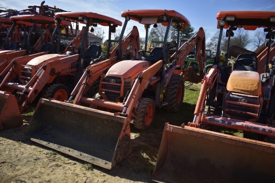Kubota B26 Backhoe Loader Tractor