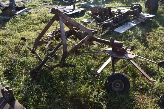 Kuhn S300 3 Point 2 Star Tedder
