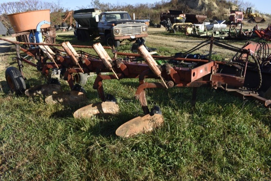 International 720 3 Point 4 Bottom Plow
