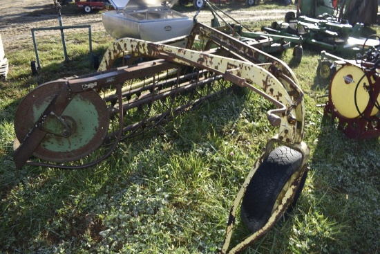 John Deere 640 Side Delivery Rake