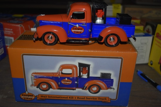 Liberty Classics 1947 International KB1 Road Service Truck Coin Bank