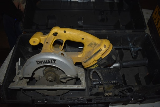 DeWalt DC390 Cordless Circular Saw in Case