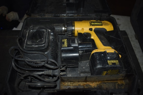 DeWalt DW972 12 Volt Cordless Drill with Extra Battery and Charger