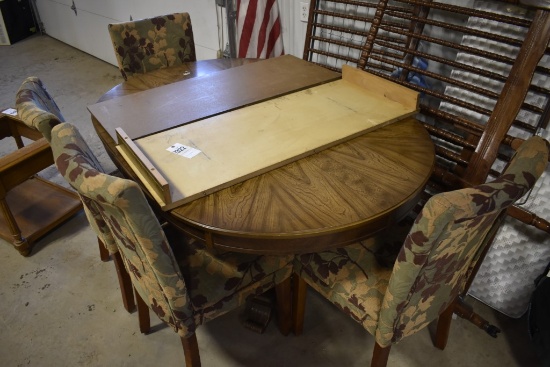 Dining Room Table with 4 Chairs and Two Leafs
