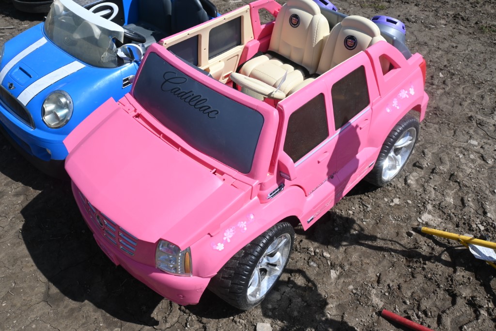 Power wheels deals pink cadillac